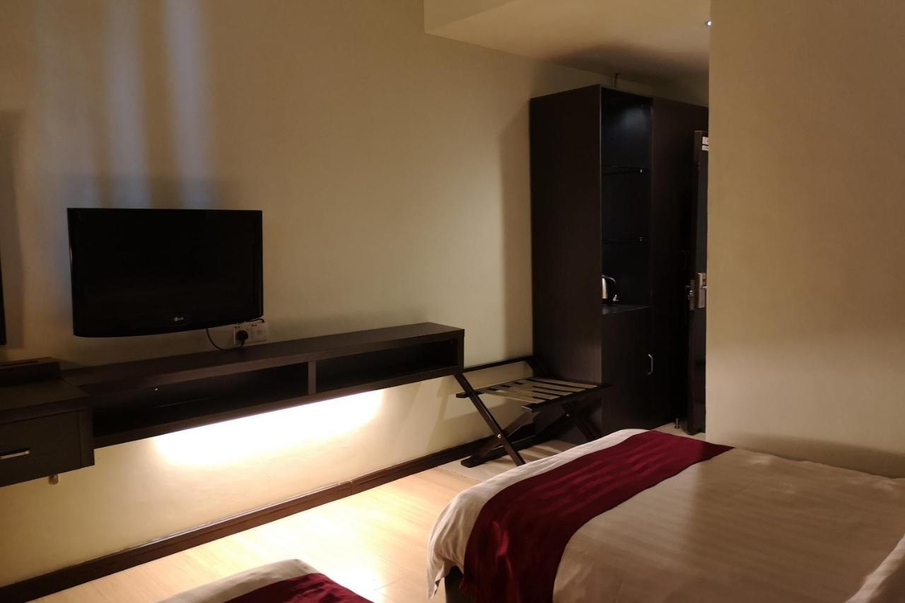 Oyo 89908 Hotel Kensington 산다칸 외부 사진